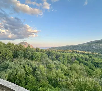 Samostojeća kuća u roh-bau izvedbi - Omiš