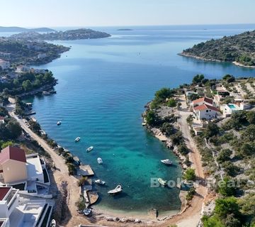 Jedinstveno građevinsko zemljište s panoramskim pogledom na more - cover