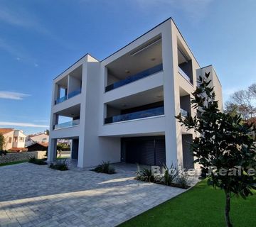 Luksuzni penthouse samo 100 m od plaže - cover