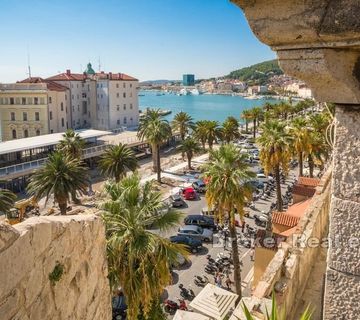 Split centar, ekskluzivan stan s pogledom na more - cover