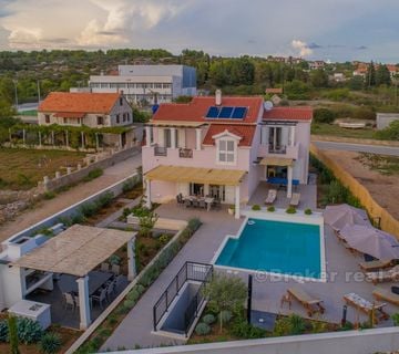 Novoizgrađena vila s bazenom, na prodaju - cover