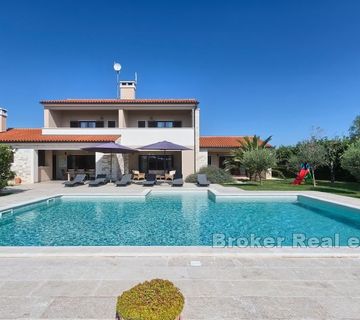 Moderna vila s bazenom - cover