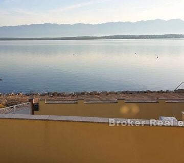 Apartmanska kuća prvi red do mora - cover