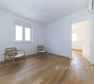 Prostrani penthouse s pogledom na more - cover