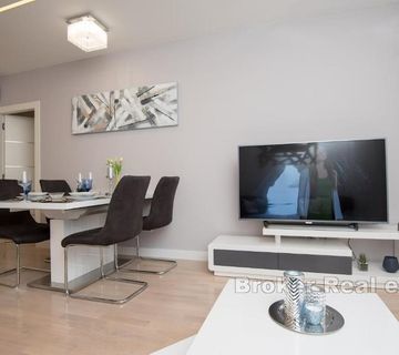 Luksuzan dvosoban apartman na odličnoj lokaciji  - cover