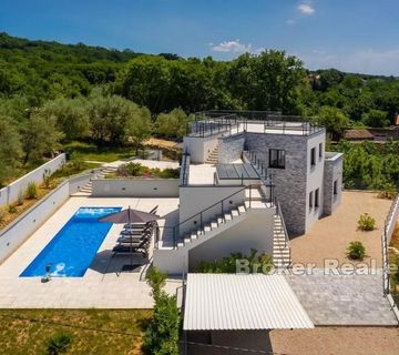 Moderna samostojeća kuća s bazenom i pogledom na more - cover