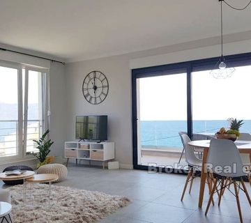 Apartman s pogledom na more - cover
