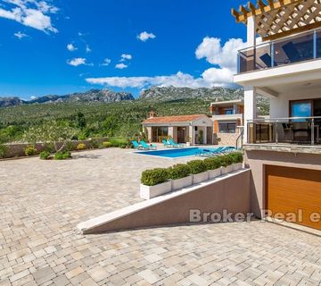 Prekrasna vila s bazenom - cover
