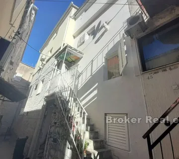 Kuća u nizu, na 4 etaže - Trogir
