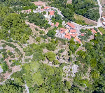 Građevinsko zemljište u srcu otoka Hvara