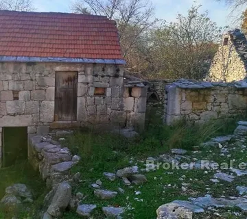 Kompleks sa dalmatinskim kućicama - Klis