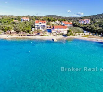 Apartmanska zgrada u prvom redu do mora - Pelješac, Pelješac
