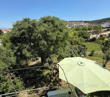Kuća za renovaciju na prostranom zemljištu - Brač, Brač