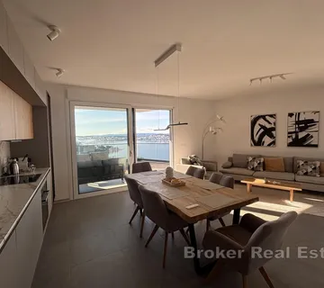 Moderan penthouse s krovnom terasom i panoramskim pogledom na more - Trogir