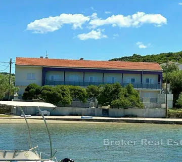 Apartmanska kuća prvi red do mora - Rab
