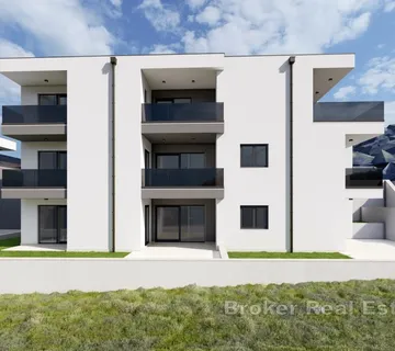 Dvosoban stan s vrtom u okolici Splita - Žrnovnica, Split
