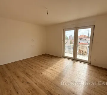 Renovirani stan s prostranom privatnom terasom - Visoka, Split grad