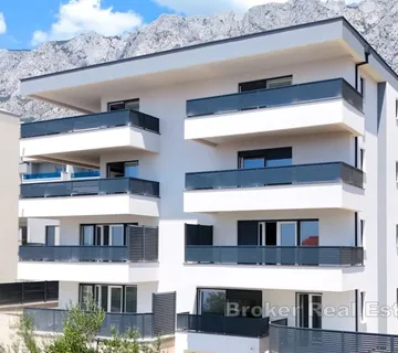 Apartman u novogradnji s vrtom - Makarska