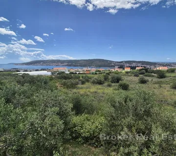 Građevinsko zemljište na poželjnoj lokaciji s pogledom na more - Trogir