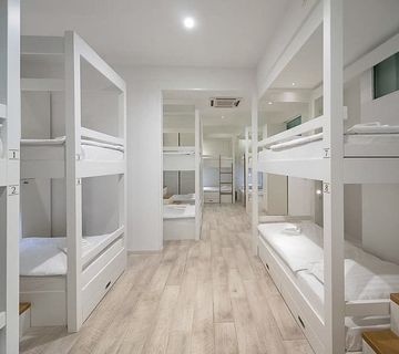 Meje, moderno dizajniran hostel - cover