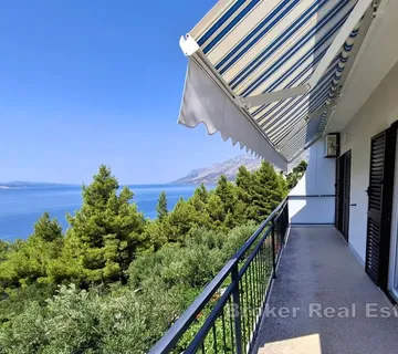 Dvosoban stan s pogledom na more, u blizini plaže - Makarska