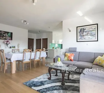 Bačvice, moderan stan na iznimnoj lokaciji - Split