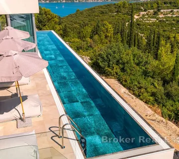 Suvremena vila s infinity bazenom i otvorenim pogledom - Korčula