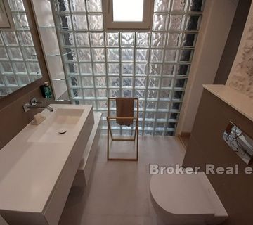 Apartman u centru grada - cover