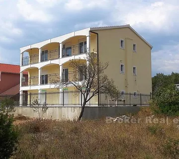 Novoizgrađena kuća sa 7 apartmana, na prodaju - Trogir