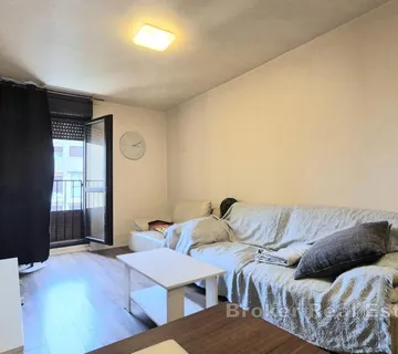 Stan s tri spavaće sobe na poželjnoj lokaciji - Split