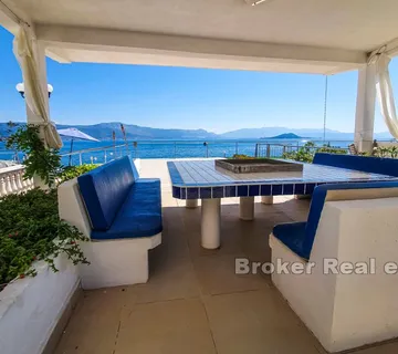 Vila na plaži s prostranim terasama i pogledom na more - Žedno, Trogir