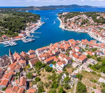 Kuća u drugom redu do mora - Brač, Brač
