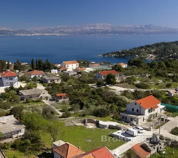 Građevinsko zemljište s građevinskom dozvolom - Šolta, Šolta