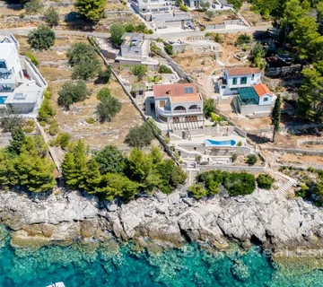 Renovirana kamena vila u prvom redu do mora - Korčula
