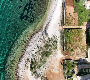 Građevinsko zemljište u prvom redu do mora - Brač, Brač