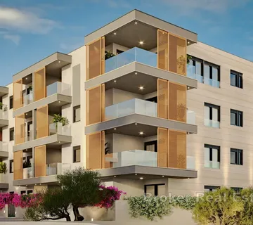 Apartman unutar novogradnje s vrtom - Visoka, Split grad