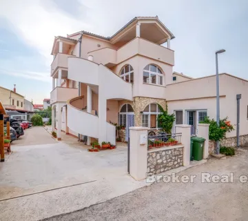 Apartmanska kuća blizu plaže - Murter, Murter-Kornati