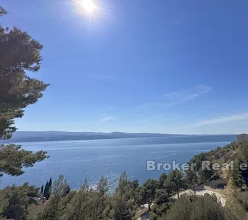 Prostrano građevno zemljište s pogledom na more - Omiš