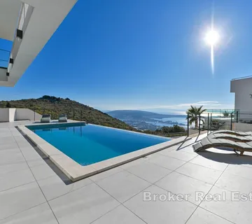 Moderna vila s bazenom i spektakularnim pogledom - Trogir