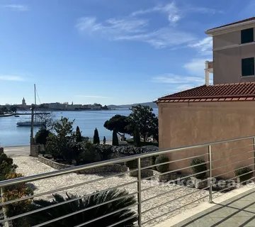 Apartmanska kuća u prvom redu do mora - Diklo, Zadar