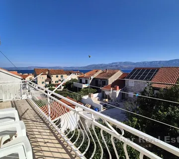 Samostojeća apartmanska kuća s pogledom na more - Brač, Brač