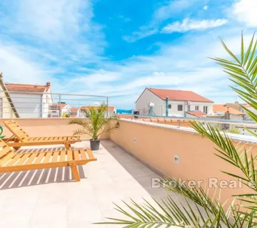 Predivna apartmanska kuća smještena u centru - Vodice