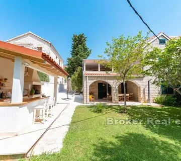 Renovirana kamena kuća - Brač, Brač