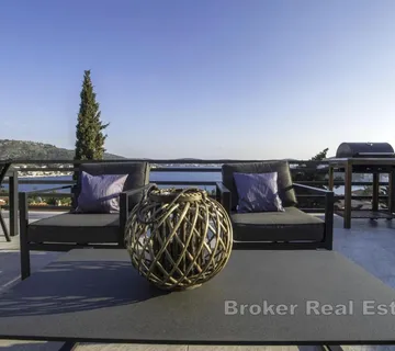 Penthouse s terasom i pogledom na more - Rogoznica