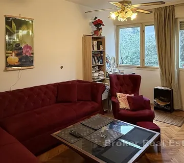 Dvosoban stan na frekventnoj lokaciji - Bol, Split grad