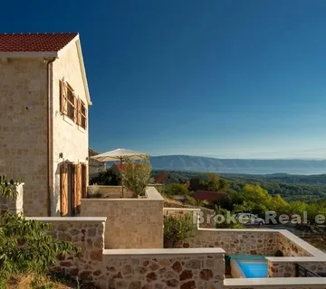 Kamena vila s bazenom - Hvar