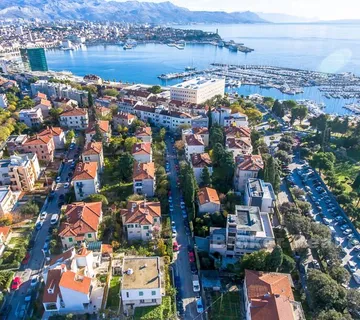Meje, obiteljska vila na atraktivnoj lokaciji - Meje, Split grad