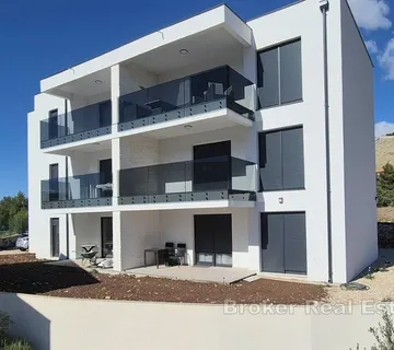 Dvosoban apartman s vrtom i parkirnim mjestom - Sibenik, Sibenik