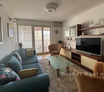 Komforan trosoban stan - Bol, Split grad