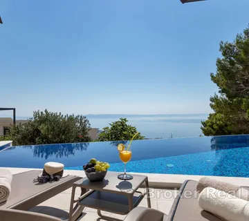 Novoizgrađena vila sa panoramskim pogledom na more - Makarska